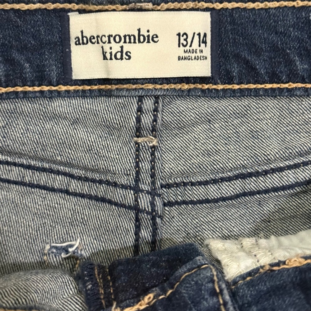 Abercrombie Kids Girls Distressed Denim Shorts Dark Wash Raw Hem Size 13/14 - Picture 3 of 3